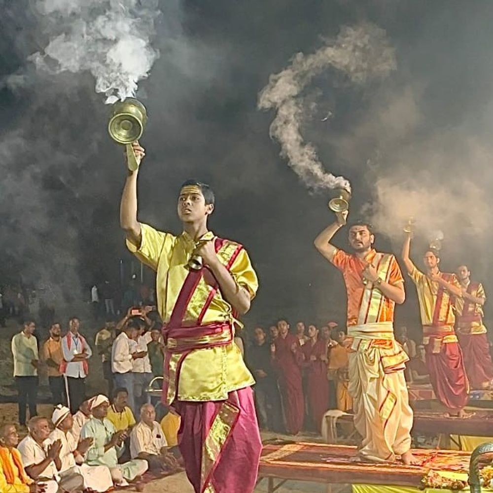 बलिया में काशी की तर्ज पर गंगा आरती:श्री लक्ष्मी नारायण महायज्ञ में शिव-विवाह, राम जन्मोत्सव की झांकी