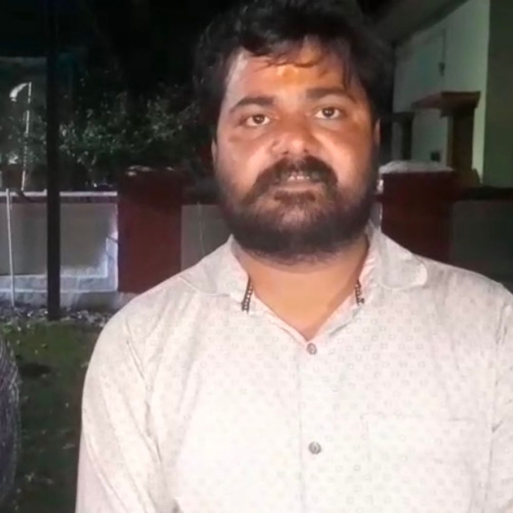 हरदोई में सर्राफा व्यापारी से लूट:तमंचा सटाकर बाइक की डिग्गी में रखा बैग छीना, डेढ़ लाख नकद, जेवर ले गए