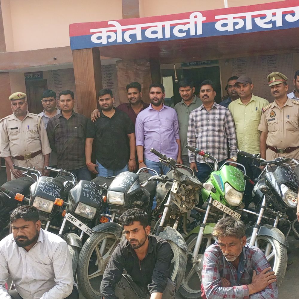 कासगंज में 5 वाहन चोर गिरफ्तार:9 बाइक समेत एक एचएफ डिलक्स बाइक भी शामिल, 1 किलो से अधिक नशीला पदार्थ बरामद