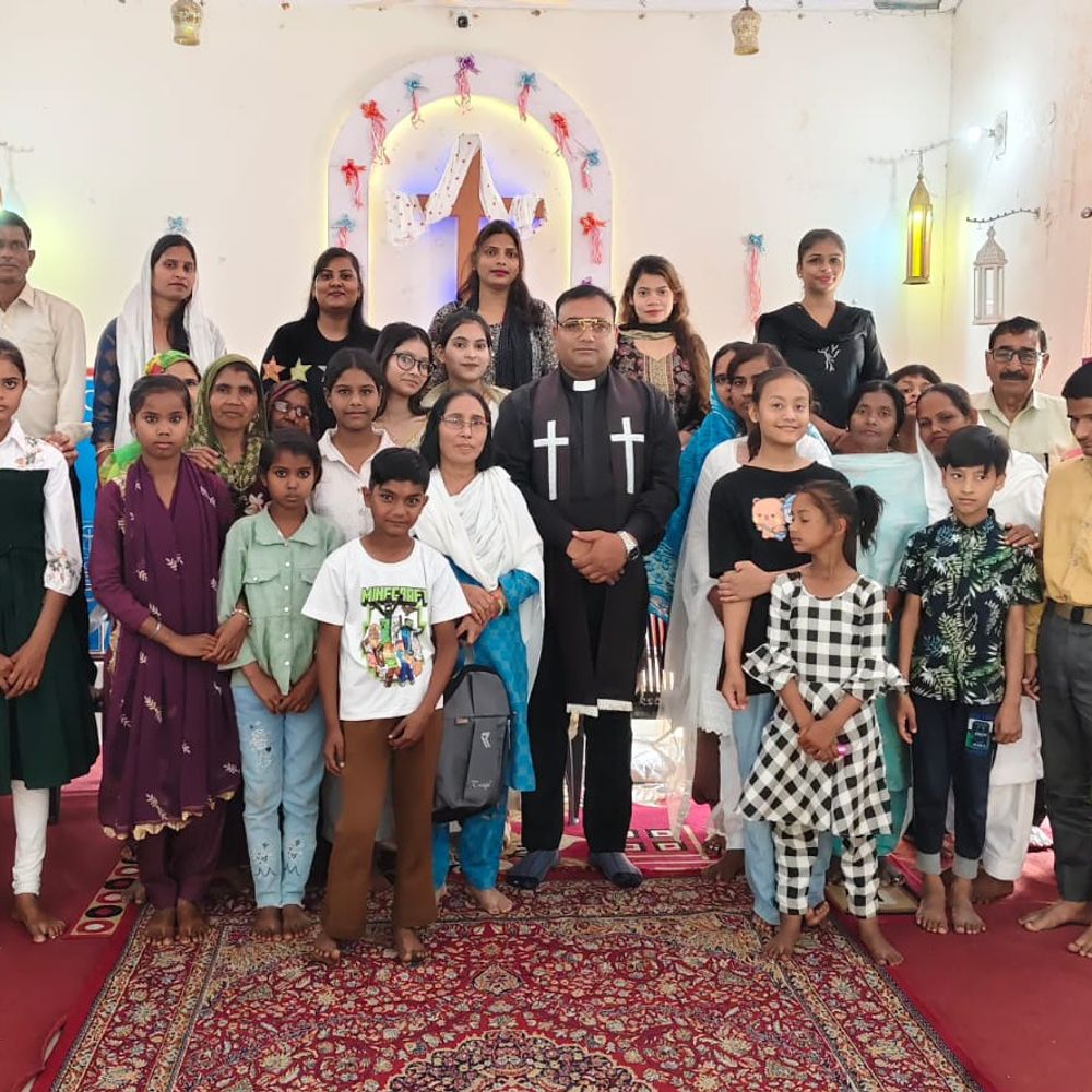 बहजोई चर्च में गुड फ्राइडे पर विशेष प्रार्थना सभा:संभल में प्रभु यीशु के क्रूस पर कहे सात वचनों पर हुआ चिंतन