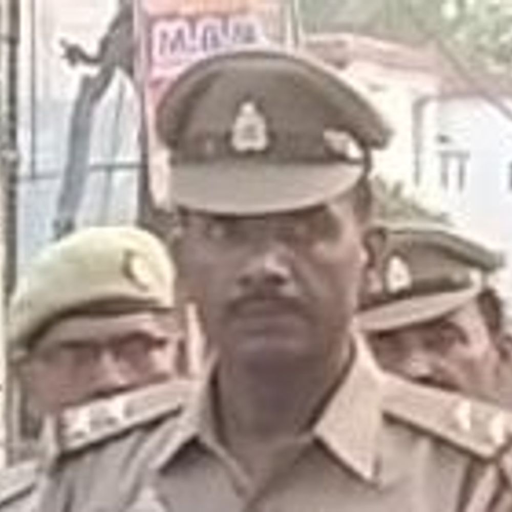 गोंडा में तैनात वरिष्ठ उपनिरीक्षक की हार्ट अटैक से मौत:टहलते समय हार्टअटैक, सड़क पर गिरे, सिपाही से 2015 में उपनिरीक्षक बने थे