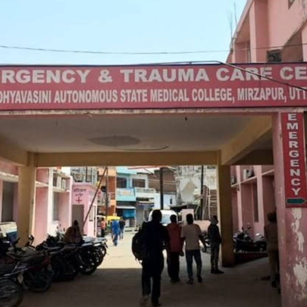 मेडिकल कॉलेज से 7 चिकित्सक-कर्मचारी कार्यमुक्त:अब मूल विभाग में देंगे योगदान, सेवाओं पर नहीं पड़ेगा असर