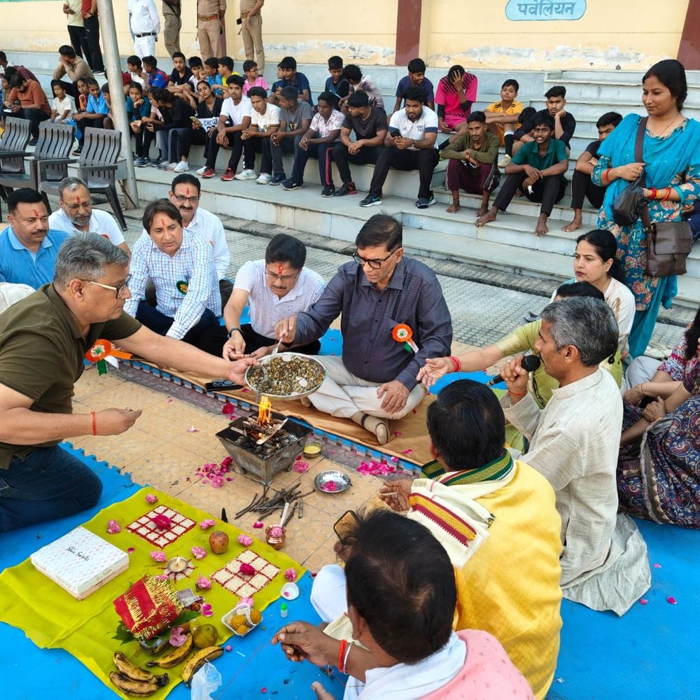 पीलीभीत डीएम ने तरूणताल के नए सत्र का शुभारंभ किया:गांधी स्टेडियम में तैराकी को बढ़ावा देने का लक्ष्य, खिलाड़ियों को प्रोत्साहित किया