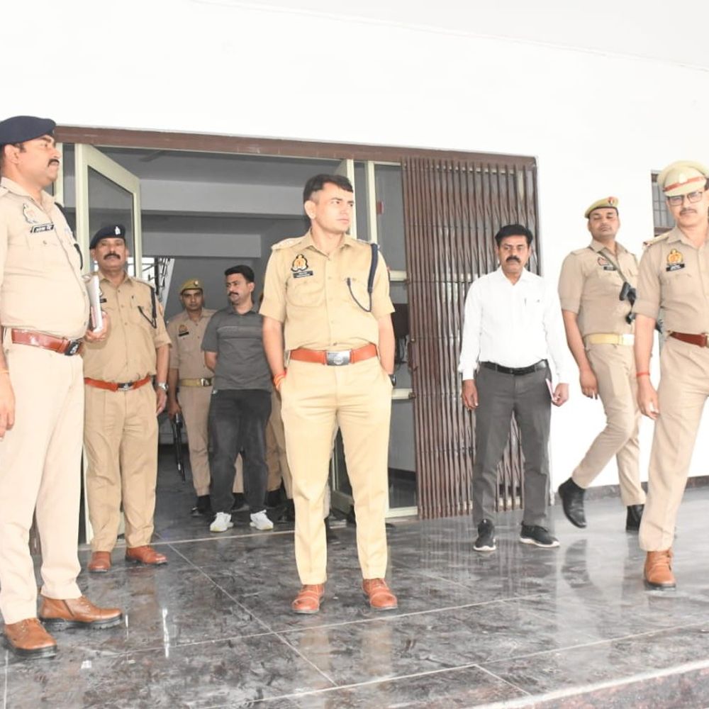 एसपी ने रामपुर पुलिस व्यवस्था का औचक निरीक्षण:कंट्रोल रूम, डायल-112 की कार्यप्रणाली परखी; त्वरित कार्रवाई के निर्देश दिए