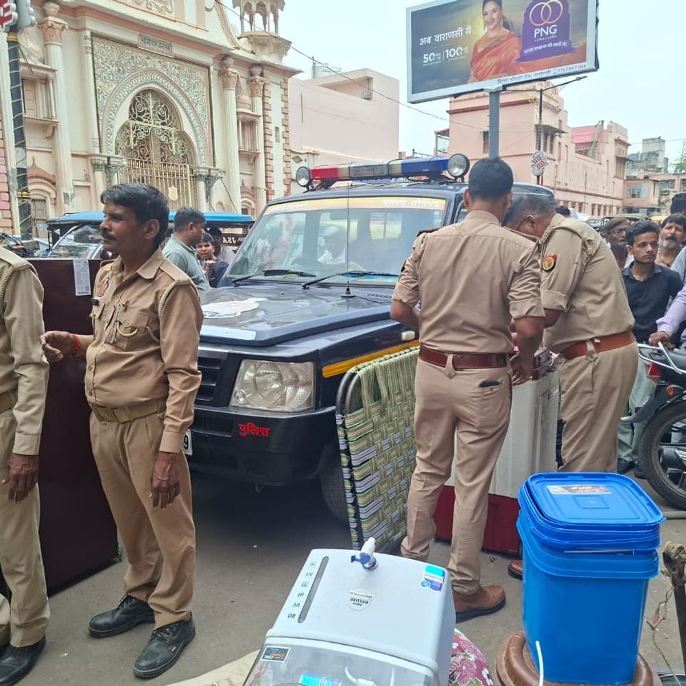 कोडिन कफ सिरप मामले में फरार आरोपी की संपत्ति कुर्क:कोर्ट के आदेश पर सोनभद्र पुलिस ने की कार्रवाई, चल संपत्ति चिह्नित