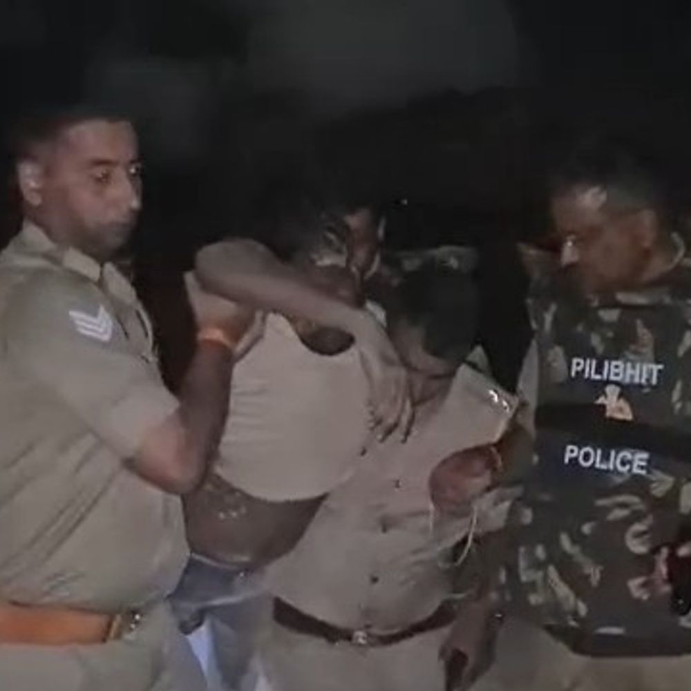 पीलीभीत में पुलिस मुठभेड़ में शातिर गौकश गिरफ्तार:पैर में गोली लगने से घायल, दो साथी अंधेरे का फायदा उठाकर फरार