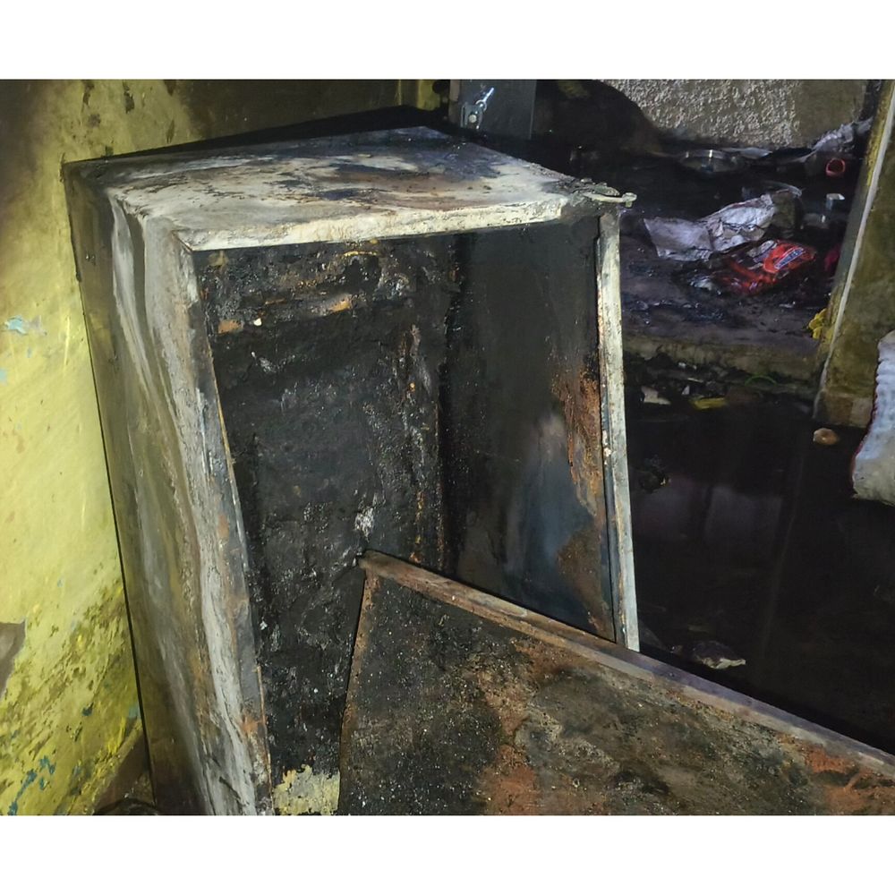 बंद घर में लगी भीषण आग, सब कुछ खाक:8 दिन पहले लिया था लोन, परिवार पर आया संकट