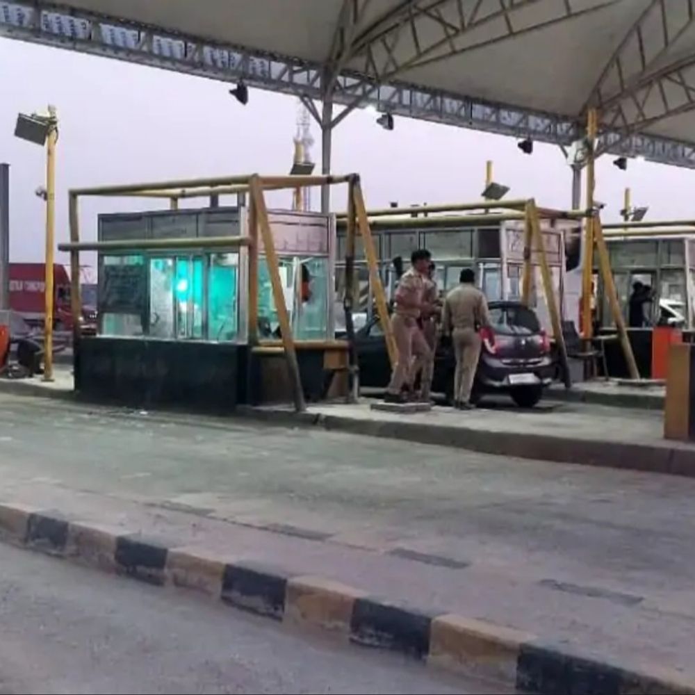 जौनपुर-प्रयागराज यात्रा एक रुपये महंगी हुई:टोल टैक्स वृद्धि से किराया 156 से बढ़कर 157 रुपये हुआ