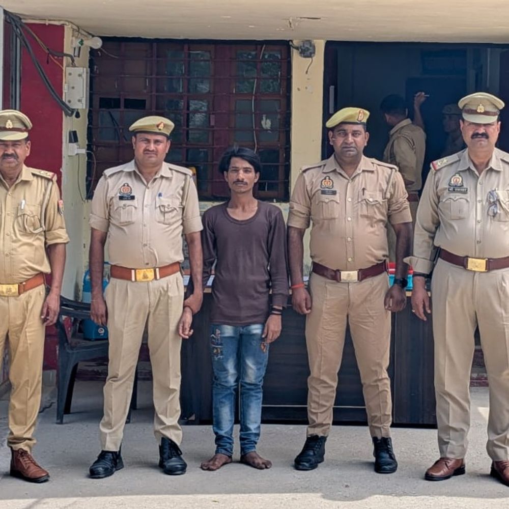 सीतापुर में पुलिस अभिरक्षा से फरार आरोपी गिरफ्तार:नाबालिग को भगाने का था आरोप; मेडिकल से भागा था, दो सिपाही निलंबित
