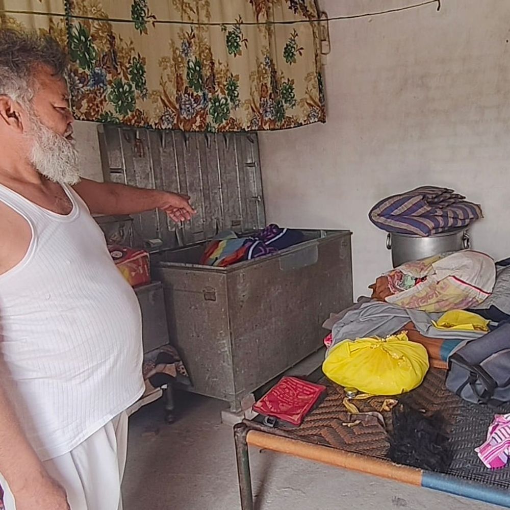 संभल के बहजोई में दो घरों में चोरी:4 महीने पहले 20 लाख की वारदात, डीआईजी की फुट पेट्रोलिंग के बावजूद घटना