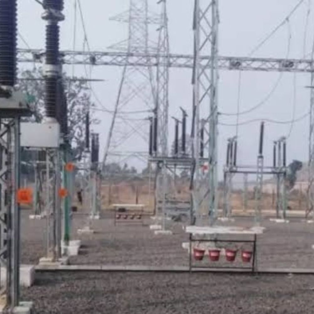 जौनपुर में कम बकाया पर कट रही उपभोक्ताओं की बिजली:लखनऊ से आपूर्ति बंद, तकनीकी खामियों से बढ़ रहे बिल
