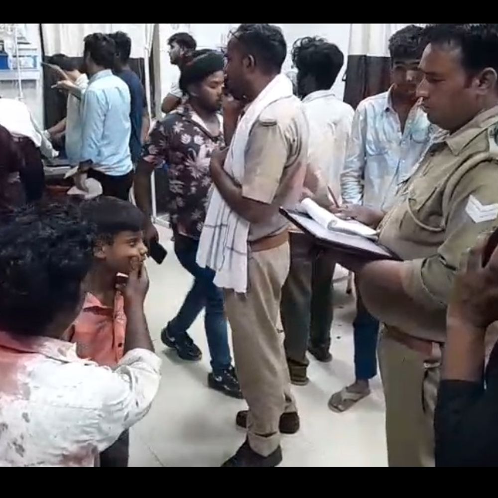 हाथरस में बच्चों के विवाद में जमकर मारपीट:धारदार हथियारों से हमले में पांच घायल, दो अलीगढ़ रेफर