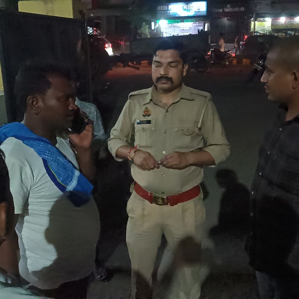 तेज रफ्तार डंपर की टक्कर से दंपति की मौत:कानपुर-लखनऊ हाईवे पर पति-पत्नी की मौके पर गई जान, पुलिस ने शव पोस्टमार्टम को भेजा