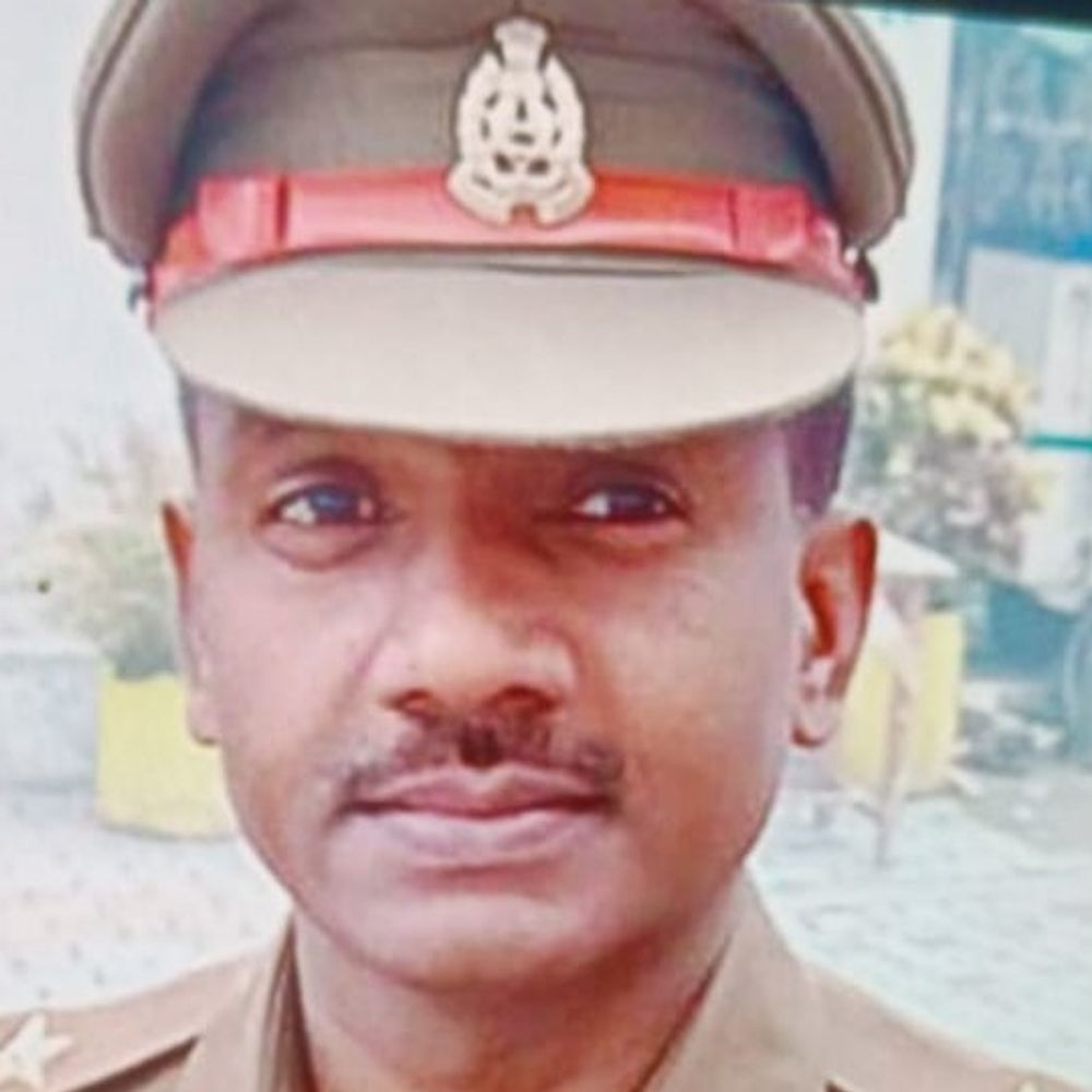 छुट्टी पर घर आए दरोगा की संदिग्ध हालात में मौत:गोंडा के धानेपुर थाने में तैनात थे, खेत में अचेत अवस्था में मिले थे