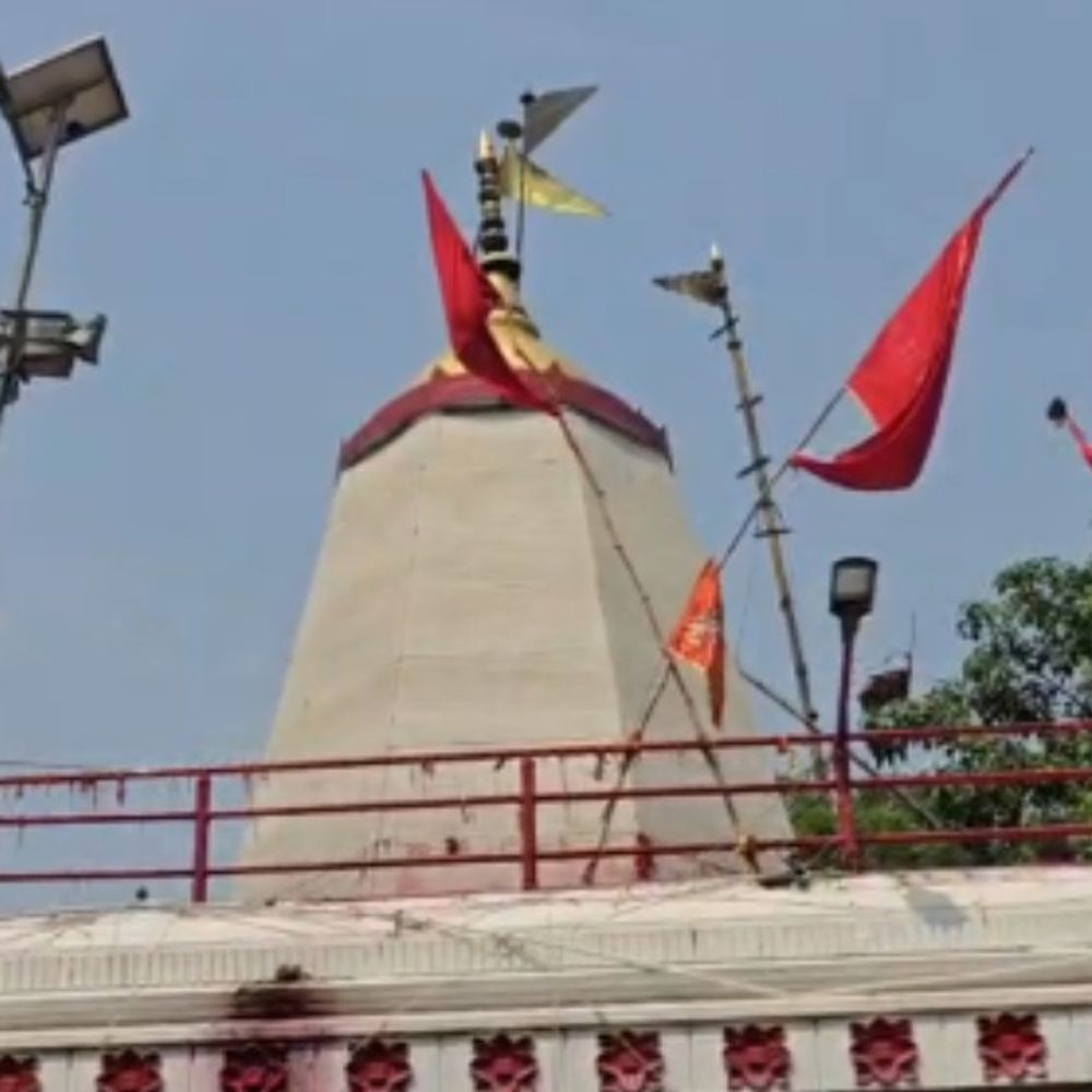 नवरात्र के बाद विंध्याचल धाम में मंदिर का शुद्धिकरण:मिर्जापुर में भक्तों ने गंगाजल से किया घटाभिषेक, विधायक भी शामिल