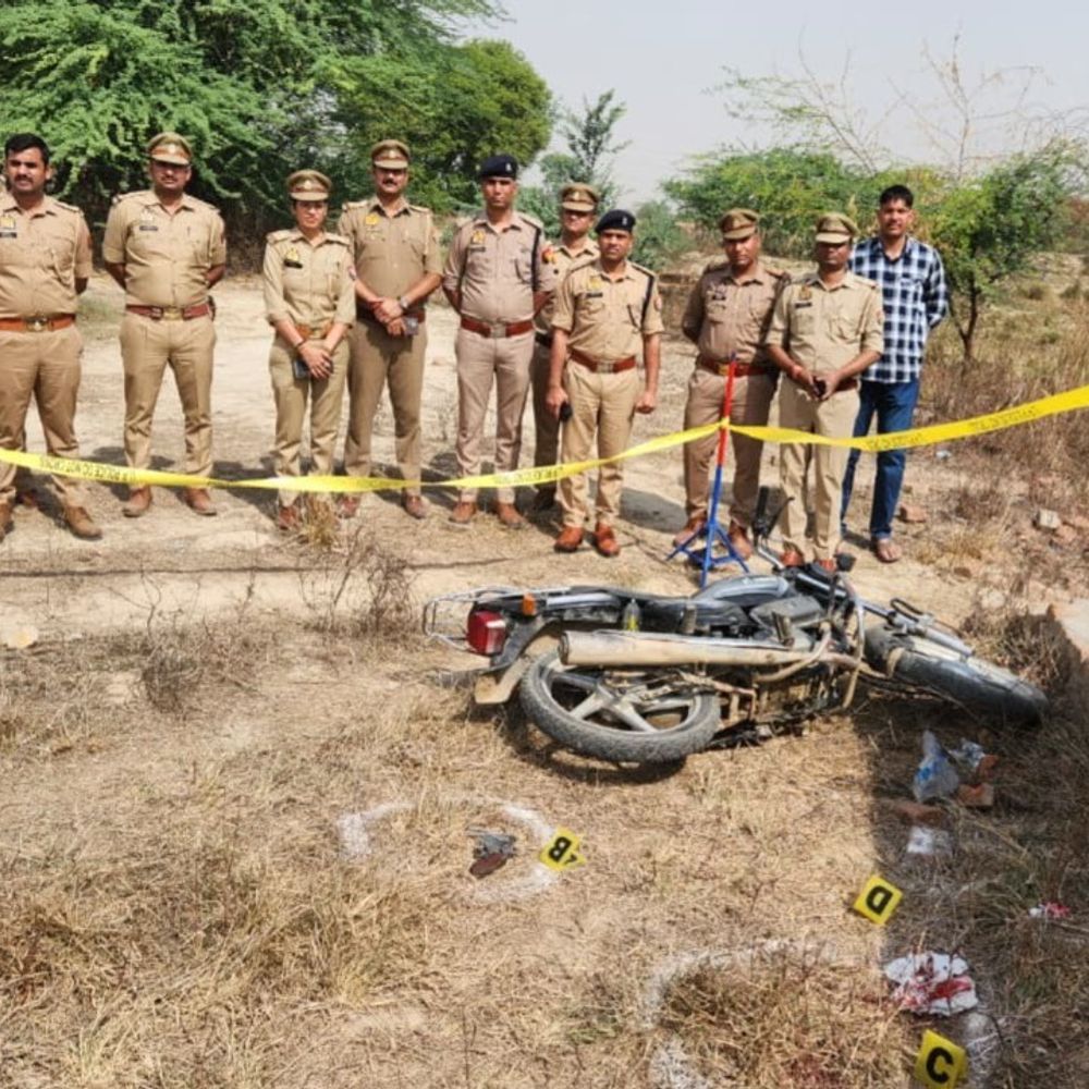 बाइक लुटेरा मुठभेड़ में गिरफ्तार, पैर में लगी गोली:फिरोजाबाद में पुलिस ने दबोचा, गैंग के चार सदस्य पहले हुए गिरफ्तार