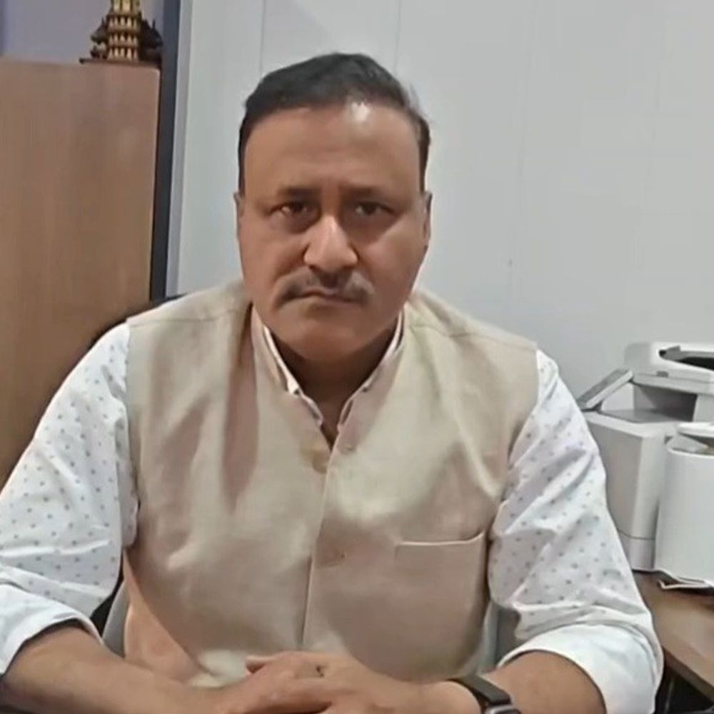 गोंडा के PWD एक्सईएन विनोद त्रिपाठी हटाए गए:शासन ने लखनऊ मुख्यालय किया अटैच, शिकायतकर्ता से गाली-गलौज कर धमकाया था