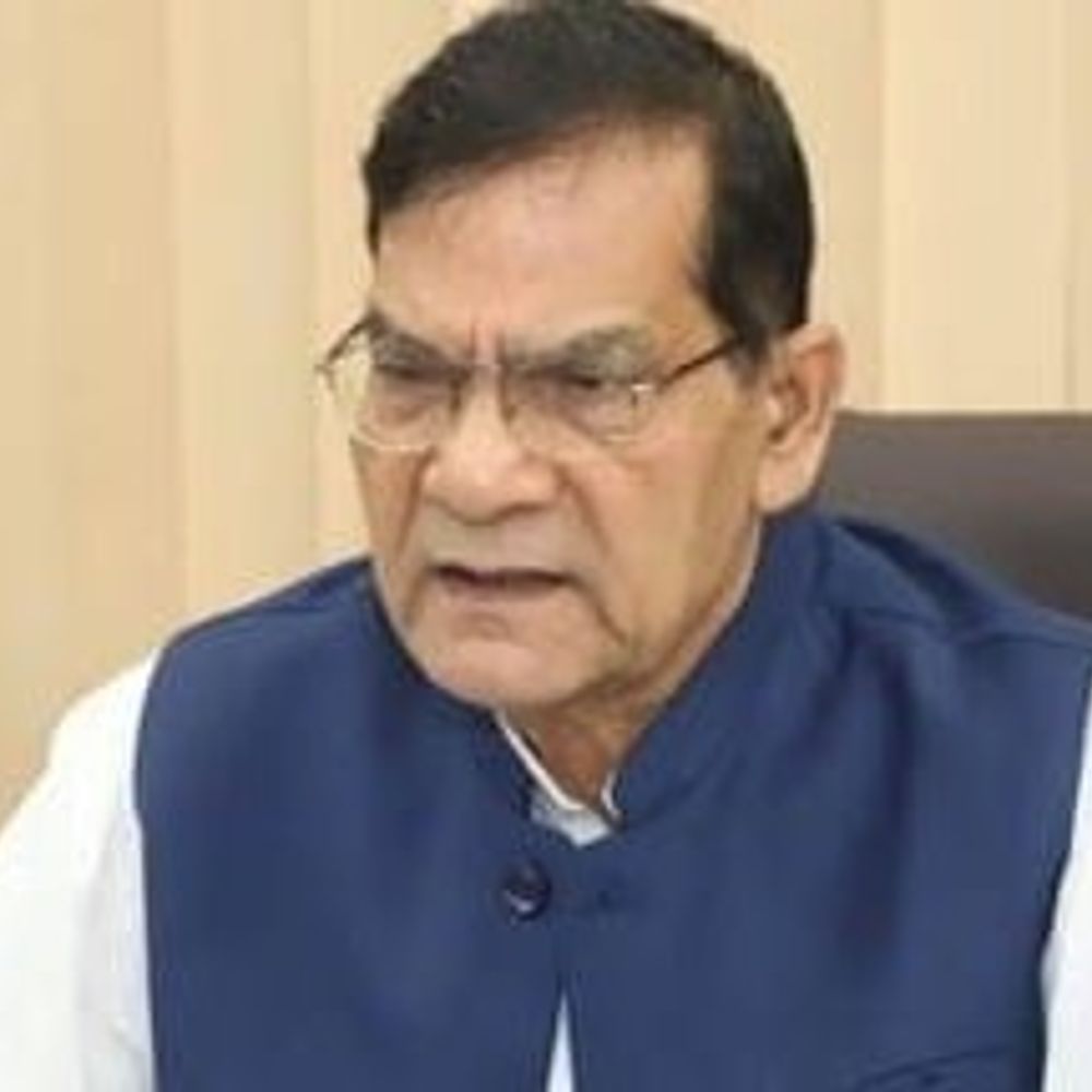 बिजली उपकेंद्र में शराब पार्टी पर दो कर्मचारी निलंबित:ऊर्जा मंत्री एके शर्मा बोले- 4 साल से विभाग को समझा रहा हूं