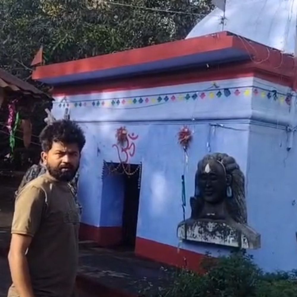 बांका के महादेव मंदिर से घंटा-कलश चोरी:  ग्रामीण बोले- नशे में युवक घटना को अंजाम देते, पुलिस से गश्ती बढ़ाने की मांग – Banka News