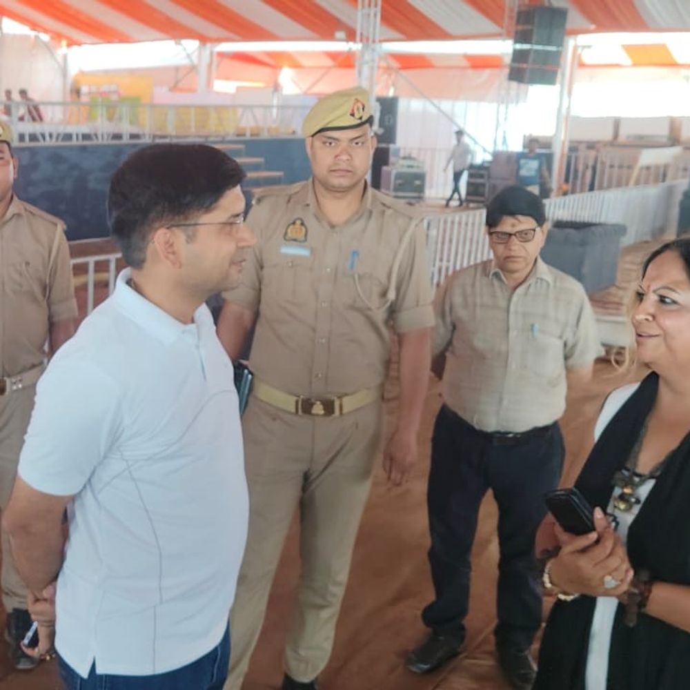 महामंडलेश्वर कैलाशानंद गिरि कल हेलीकॉप्टर से पहुंचेंगे:श्रीराम कथा में 5,000 श्रद्धालुओं के लिए व्यवस्था, DM-ADM ने देखी तैयारी