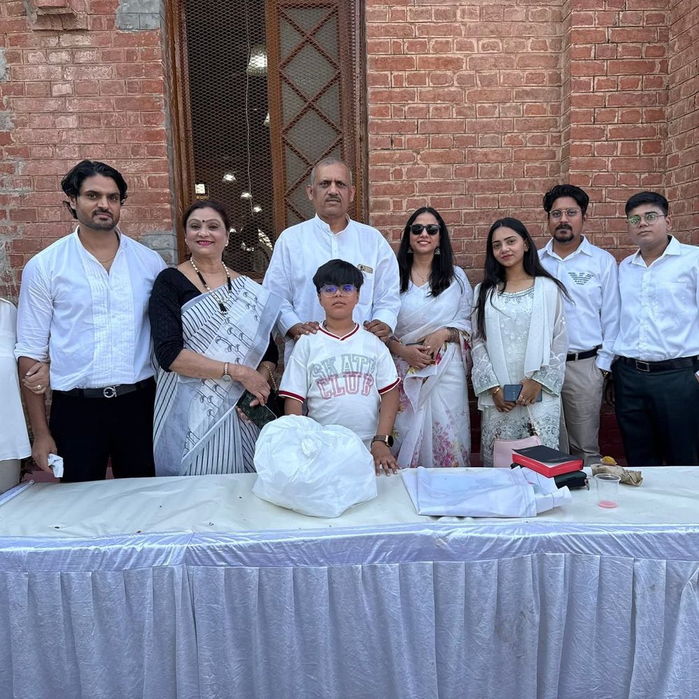 ​चर्च में गूंजी अमन की दुआएं:गुड फ्राइडे पर सपा विधायक अमिताभ ने बांटा केक, बोले- सेवा ही सबसे बड़ा धर्म