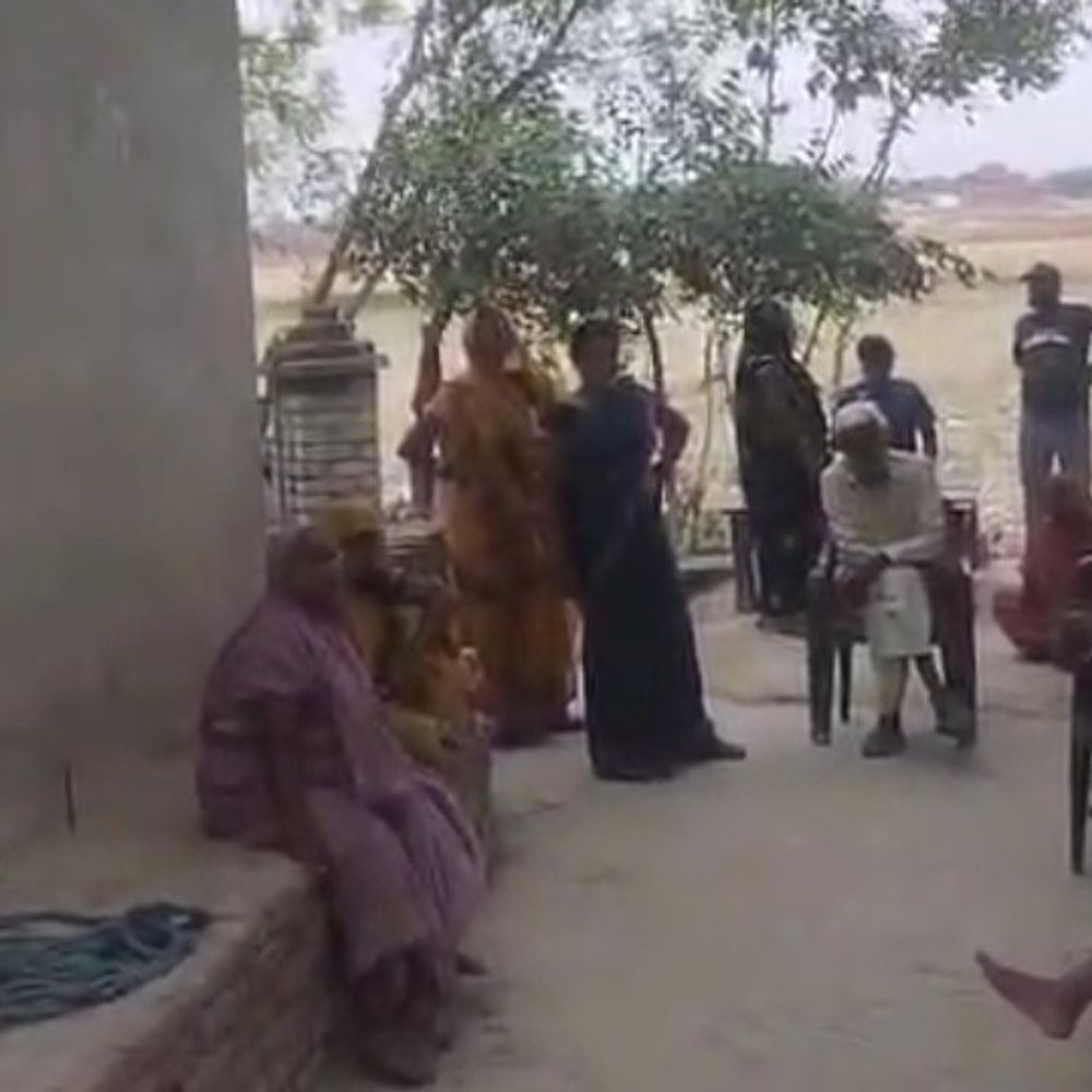 भदोही में संदिग्ध हालात में विवाहिता की मौत:खाना बनाते समय दुपट्टे में लगी आग, पुलिस जांच में जुटी