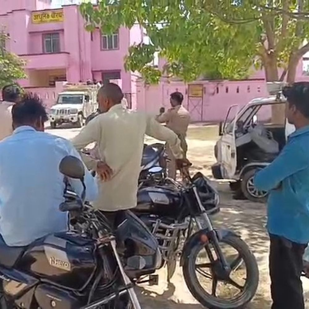 सीतापुर में सांप के काटने से बच्ची की मौत:घर के बाहर खेल रही थी तीन साल की मासूम, पुलिस करा रही पोस्टमार्टम