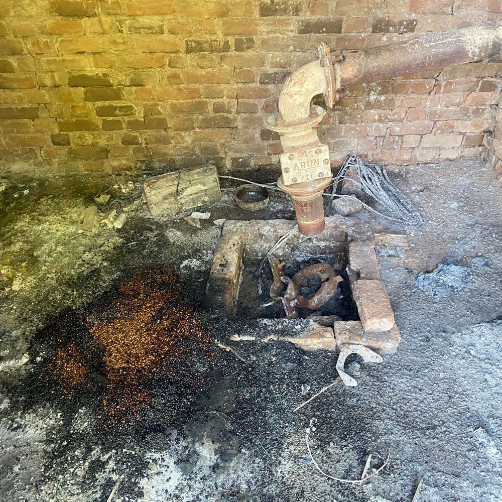 सजेती में ट्यूबवेल में आग लगी:अनाज और पाइप जलकर राख, किसान को हजारों का नुकसान