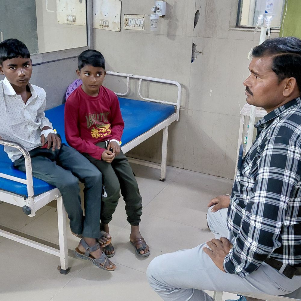 छिपकली वाली चाय पीने से तीन बच्चे बीमार:फर्रुखाबाद में लोहिया अस्पताल में चल रहा उपचार