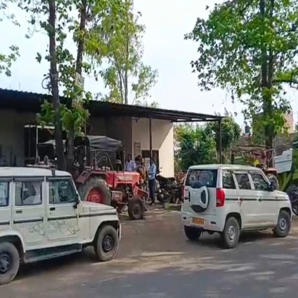 शाहजहांपुर में SIB की छापामारी,तीन गोदामों का माल किया सील:स्क्रैप व्यापारी के यहां दस्तावेज जब्त, कर चोरी की जांच