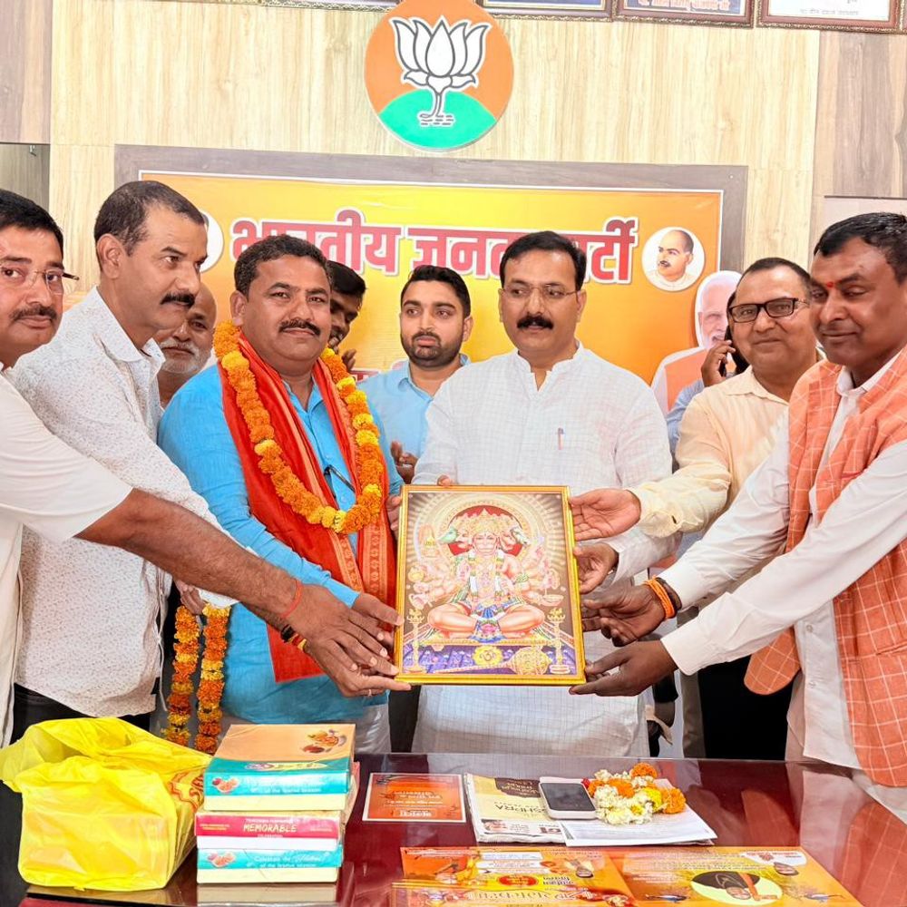 भाजपा जिला उपाध्यक्ष कृष्णा मिश्रा का स्वागत:इटवा कार्यालय पर नव नियुक्त पदाधिकारियों का सम्मान समारोह