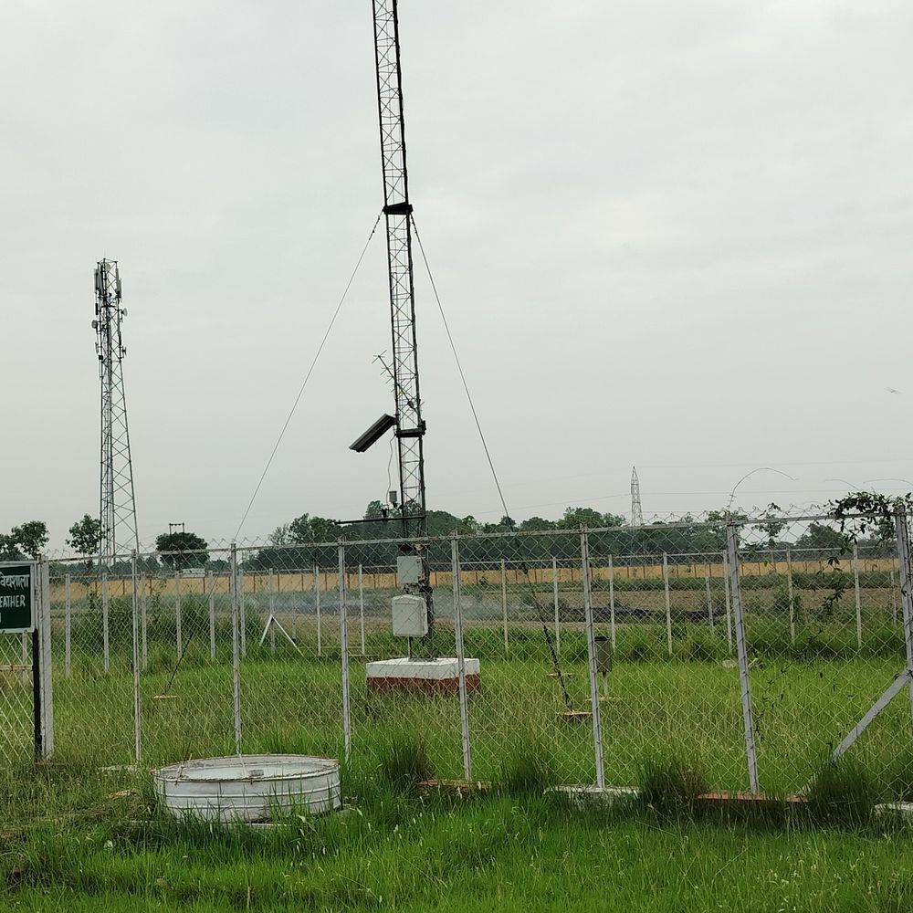 अयोध्या में मौसम बदला, बादलों की आवाजाही:रात में बूंदाबांदी, किसान गेहूं-सरसों की फसल को लेकर चिंतित