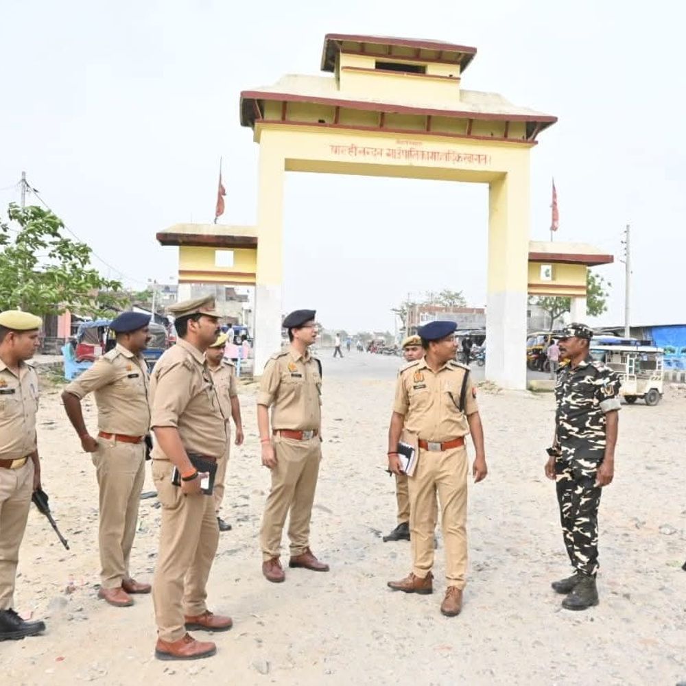 एसपी ने सोनौली सीमा का किया निरीक्षण:महराजगंज में भारत-नेपाल बॉर्डर पर सुरक्षा व्यवस्था का जायजा लिया