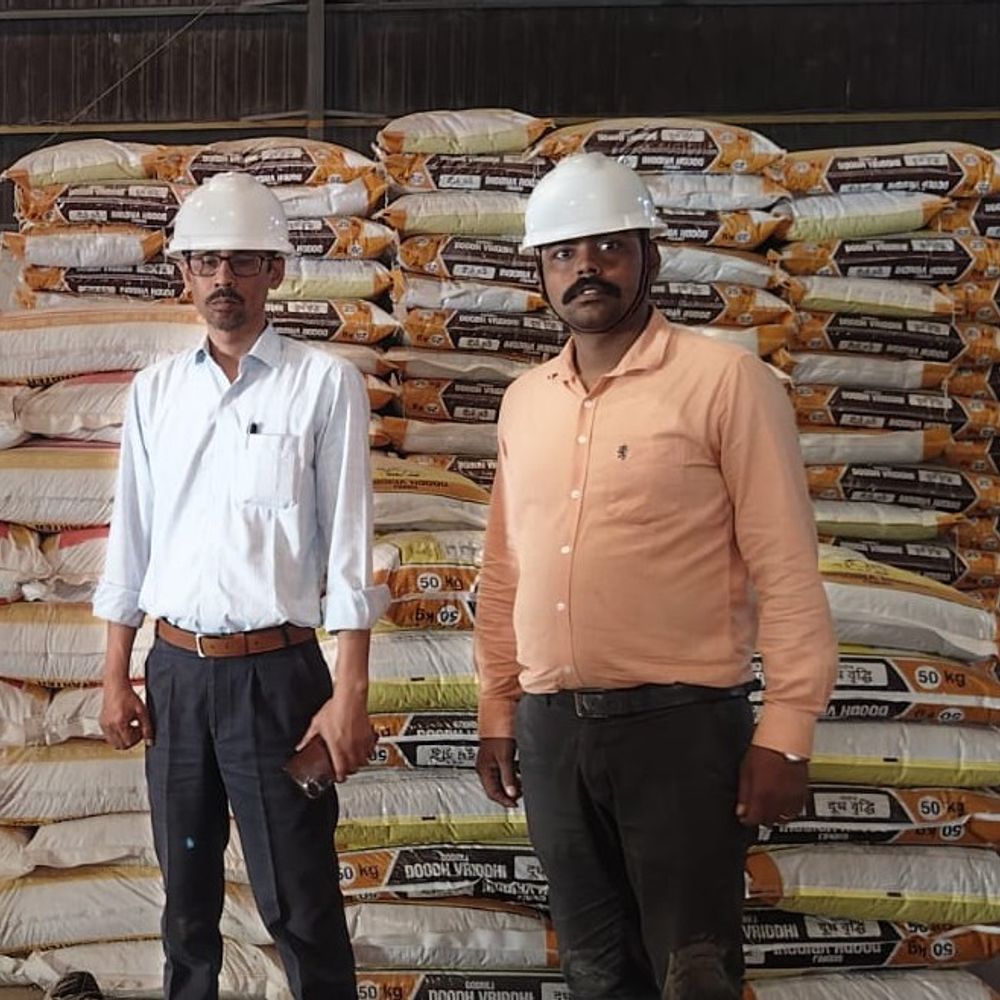 औद्योगिक इकाइयों में अनुदानित यूरिया के दुरुपयोग की जांच:उन्नाव में संयुक्त टीम ने की छापेमारी, नमूना लेकर लैब भेजा