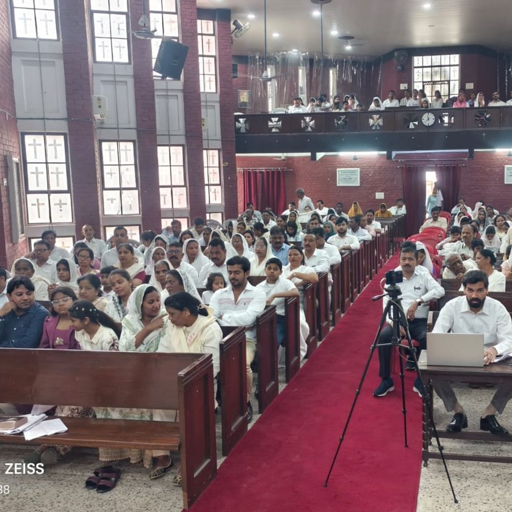 मुरादाबाद के गिरजाघरों में गुड फ्राइडे पर प्रार्थना:देश में अमन-शांति और भाईचारे के लिए की गई कामना