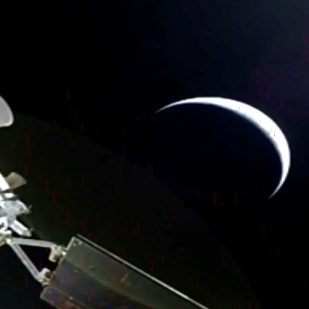 पृथ्वी की कक्षा छोड़ चांद की ओर निकले अंतरिक्ष यात्री:34000kmph की रफ्तार से बढ़ रहे; जरा सी चूक से चंद्रमा से टकरा सकता है यान