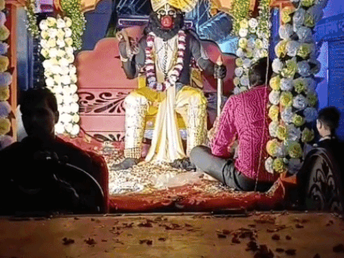 सांभर में पालकी में निकली भगवान हनुमान की सवारी:  हाथों में भगवा ध्वज लिए नाचे भक्त, कलाकारों ने दिखाए करतब, फूलों से सजाई झांकियां – Sambhar (Jaipur) News