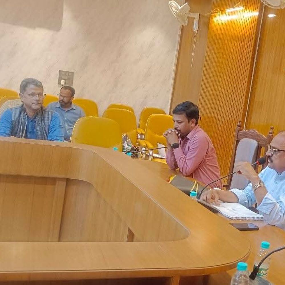 बिजली समीक्षा बैठक से जनप्रतिनिधियों का बहिष्कार:कार्यप्रणाली से नाराज, अधिकारी रहे इंतजार में