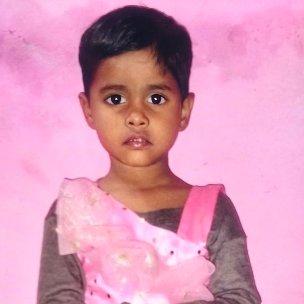 मैनपुरी में एंबुलेंस ने बच्ची को रौंदा, मौत:ड्राइवर फरार, दादी के साथ खेत जाते समय हुआ हादसा