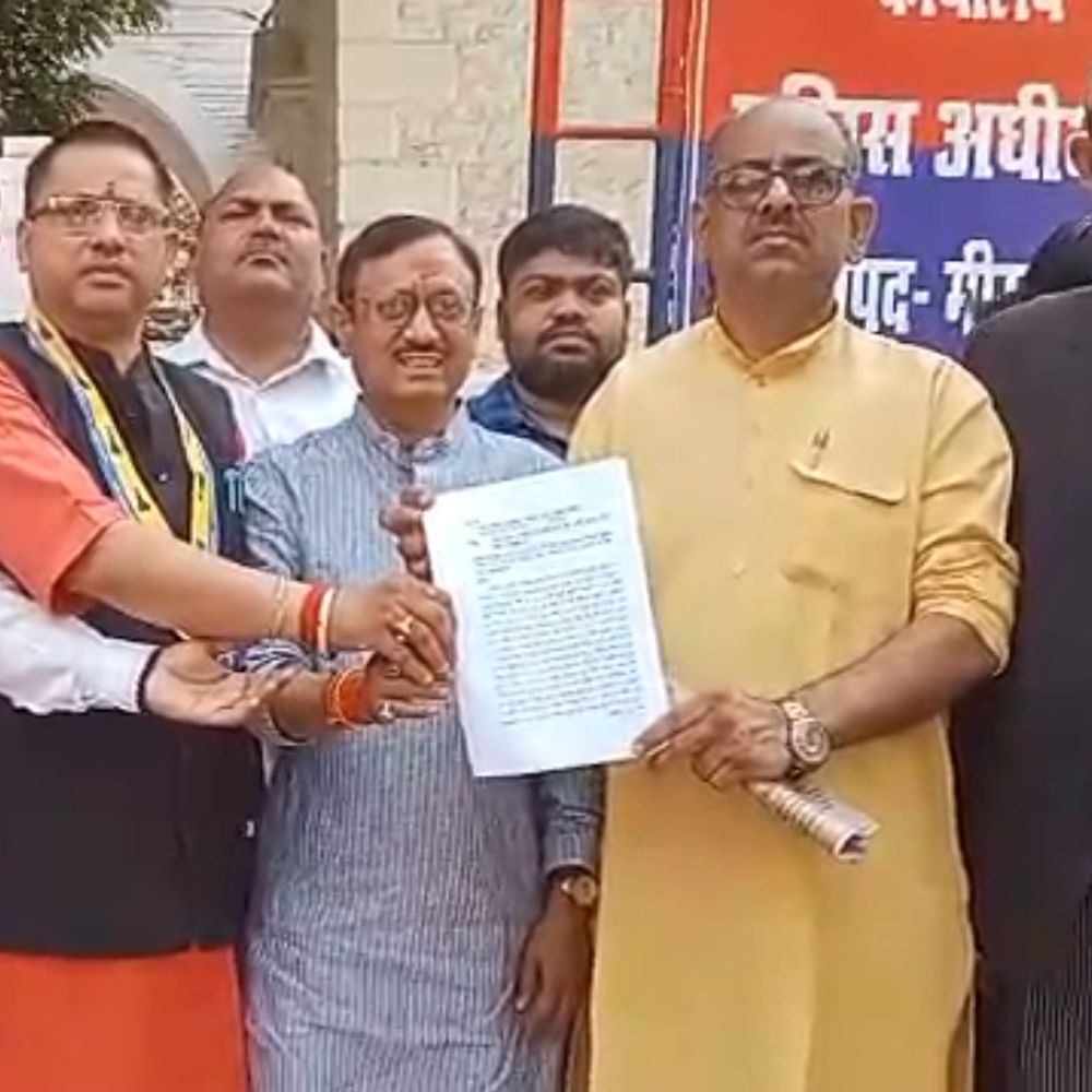 कांग्रेस नेता ने पुलिस पर लगाए गंभीर आरोप:मिर्जापुर में परिवार को फर्जी मुकदमे में फंसाने और आधी रात में दबिश देने का दावा