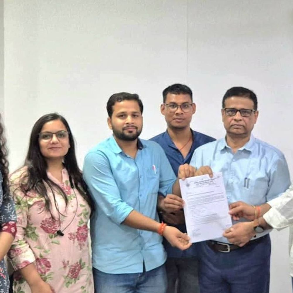 BHU में शुल्क वृद्धि का ABVP ने किया विरोध:कुलसचिव को दिया ज्ञापन, बोले- प्रशासन फैसले को वापस ले