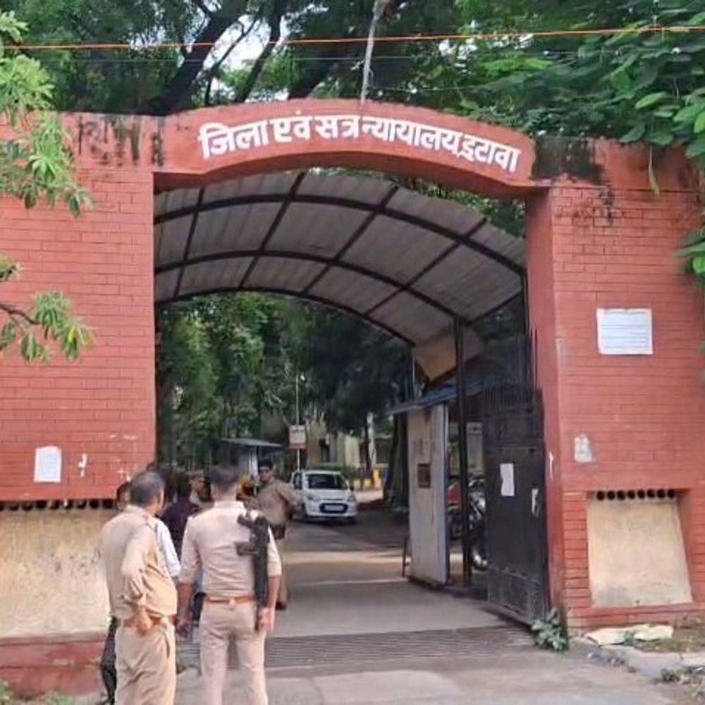 इटावा बवाल-केस में 13 साल बाद सभी 9 आरोपी बरी:कोर्ट बोली- साक्ष्य नहीं मिले, एक महिला आरोपी की सुनवाई के दौरान मौत