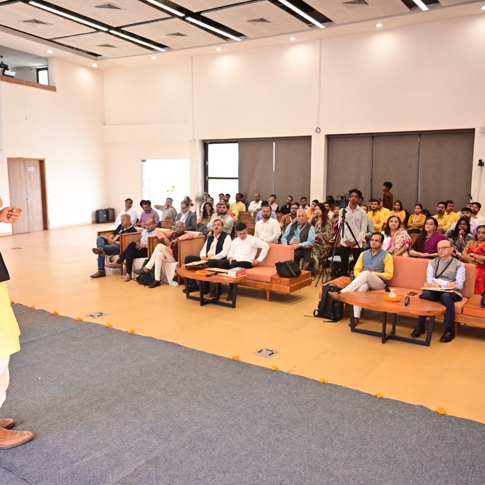 देवरिया में 'अमृत प्रयास' समिट का आयोजन:जनभागीदारी से निवेश और पूर्वांचल के विकास पर मंथन