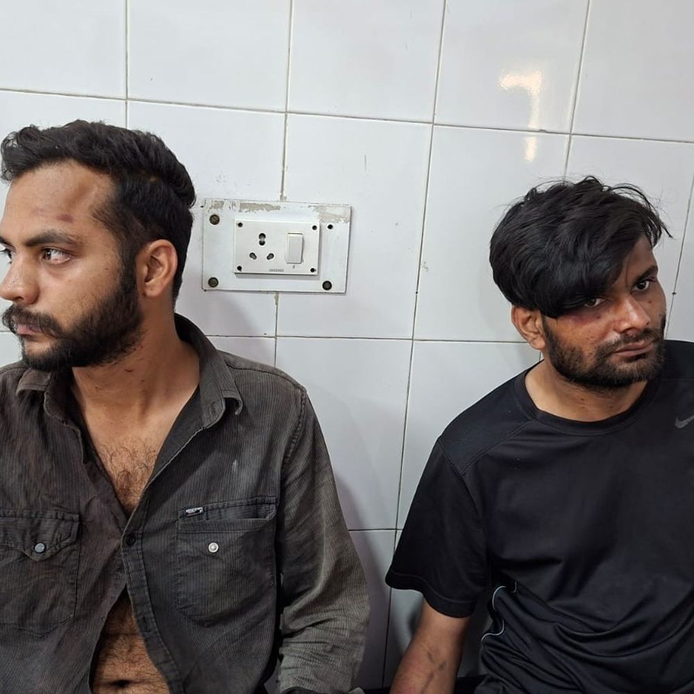 मझोला पुलिस ने दो लुटेरे पकड़े:ऑटो-ई-रिक्शा चालकों को सुनसान जगह लूटते थे