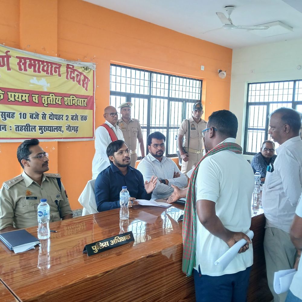 चंदौली में संपूर्ण समाधान दिवस आयोजित:डीएम-एसपी ने सुनी 86 शिकायतें, 3 का मौके पर निस्तारण