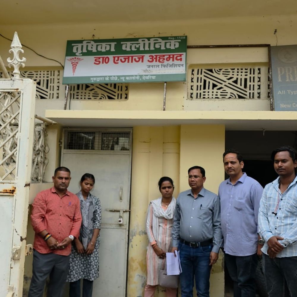 
                 देवरिया में अवैध क्लिनिक सील:स्वास्थ्य विभाग ने की कार्रवाई, संचालकों पर मुकदमा दर्ज होगा 
            