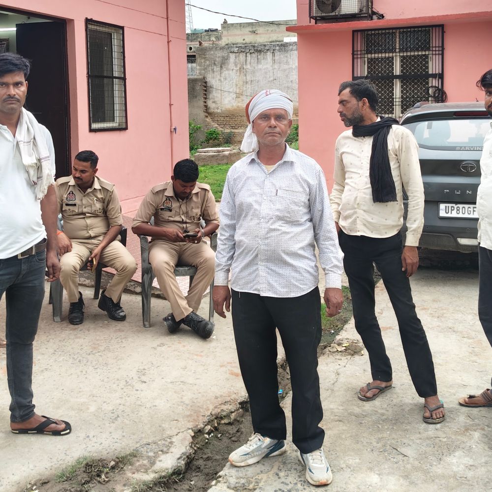 आंधी से दीवार गिरी, बुजुर्ग की मलबे में दबकर मौत:रात में टीन शेड के नीचे सोते समय हुआ हादसा, पुलिस जांच में जुटी