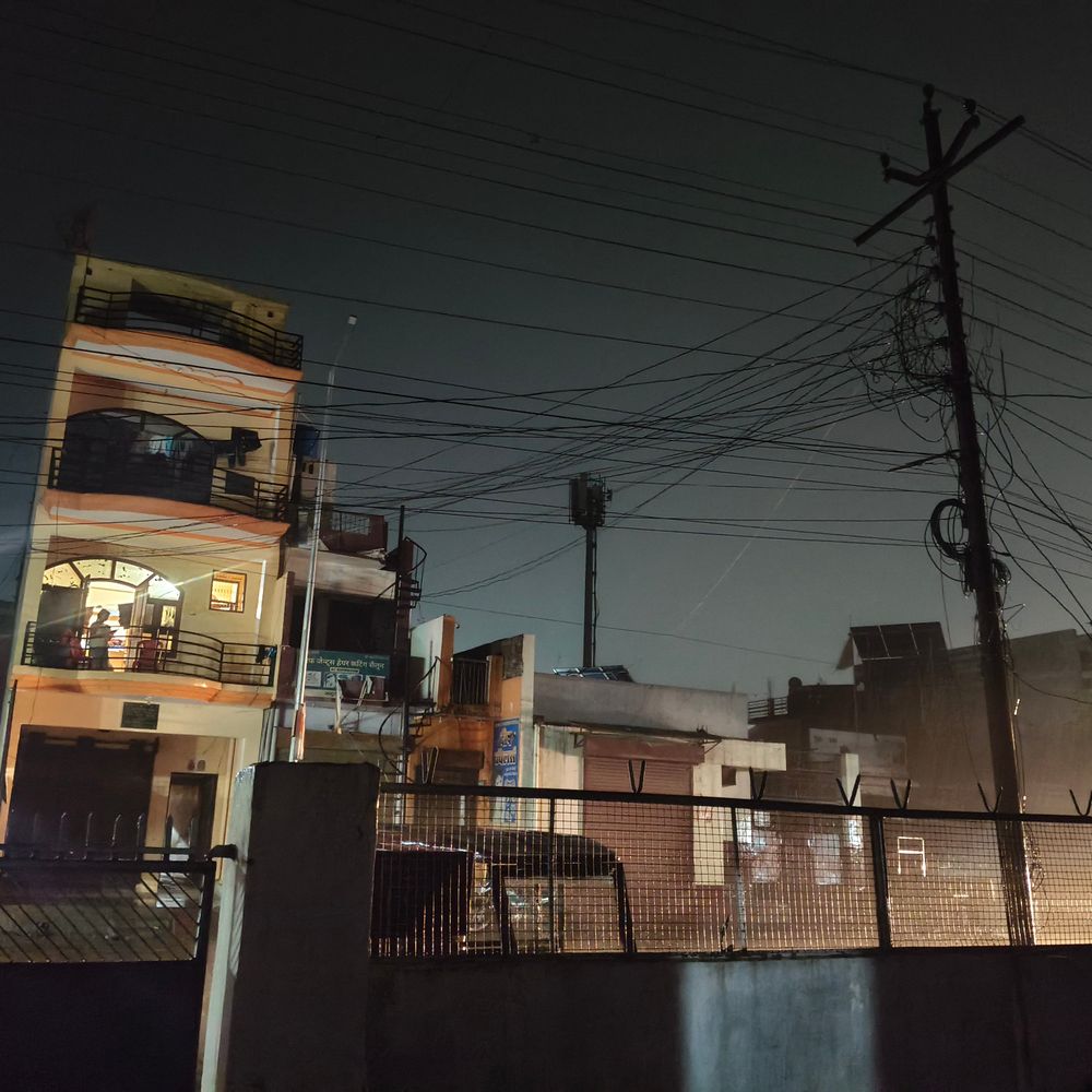 हरदोई में तेज हवाओं के साथ बारिश:गेहूं और खड़ी फसलों को नुकसान की आशंका बढ़ी