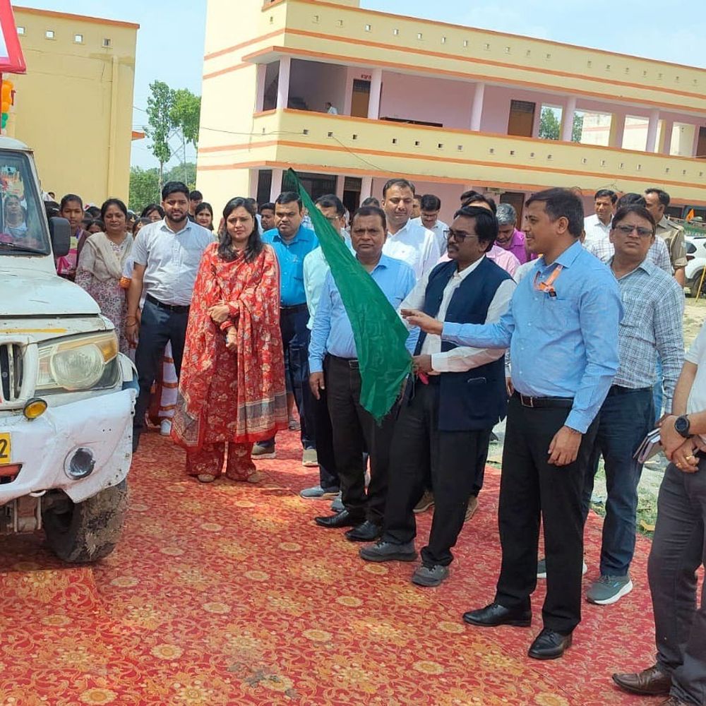 एटा में संयुक्त सचिव ने की स्कूल चलो अभियान शुरूआत:पीएमश्री स्कूलों का निरीक्षण कर शैक्षिक गुणवत्ता का आकलन किया