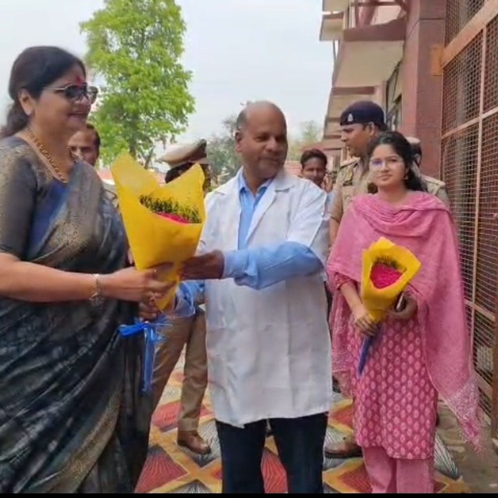 राज्य महिला आयोग अध्यक्ष ने टीकाकरण कार्यक्रम का शुभारंभ किया:बबिता सिंह बोलीं- योगी सरकार में अपराधी बच नहीं सकता